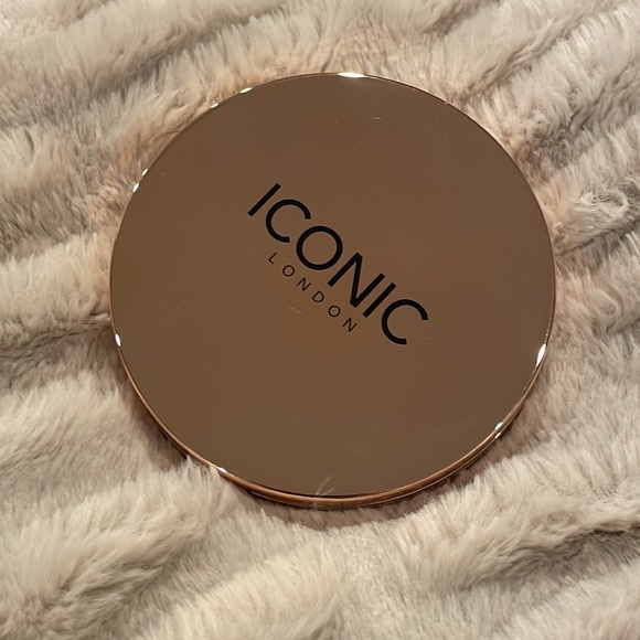 Iconic London Ultimate Bronzing Powder - Picture 2 of 6